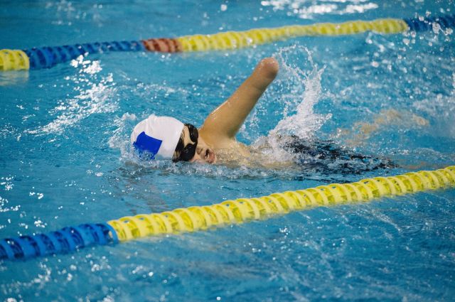 Physically Adaptive Swimming